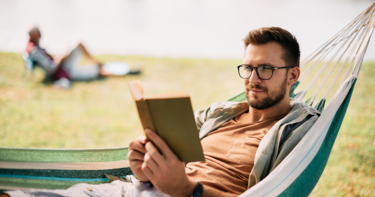 14 ways reading improves your mind and body (Infographic)