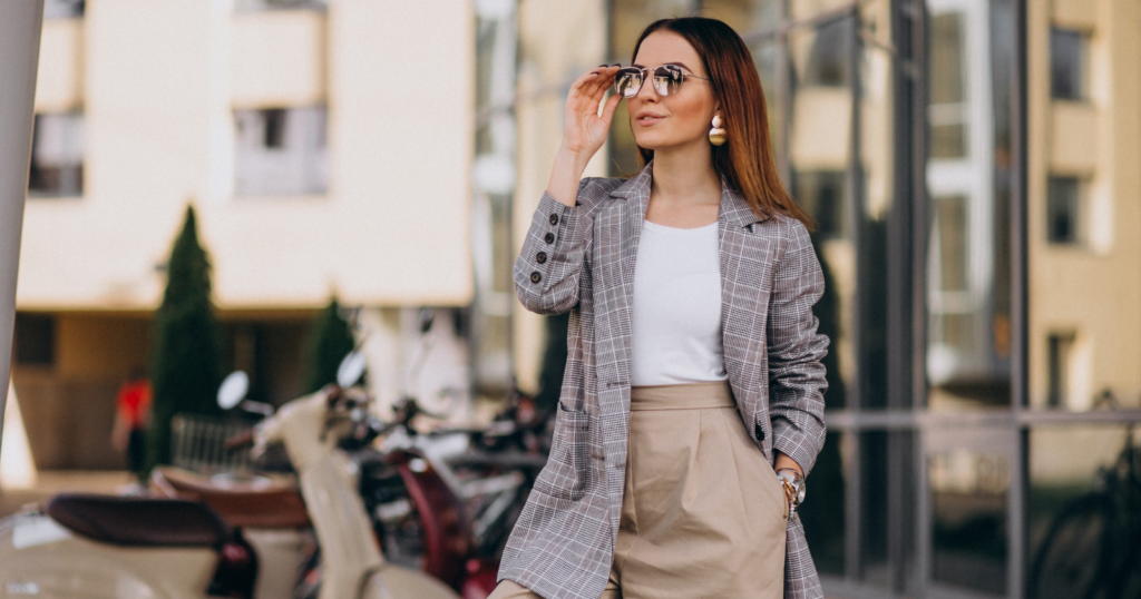 10 quiet signs a woman has true class (even if she never draws attention to herself)