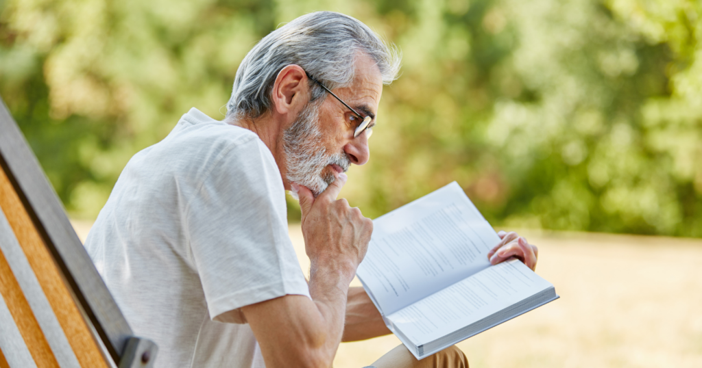 Psychology says the people who genuinely get sharper after 65 while others quietly fade aren’t doing it with crosswords, supplements, or memory games, they’re the ones who kept putting themselves in conversations that disagreed with them, kept learning things they were bad at, and refused to let their world shrink to people who already agreed