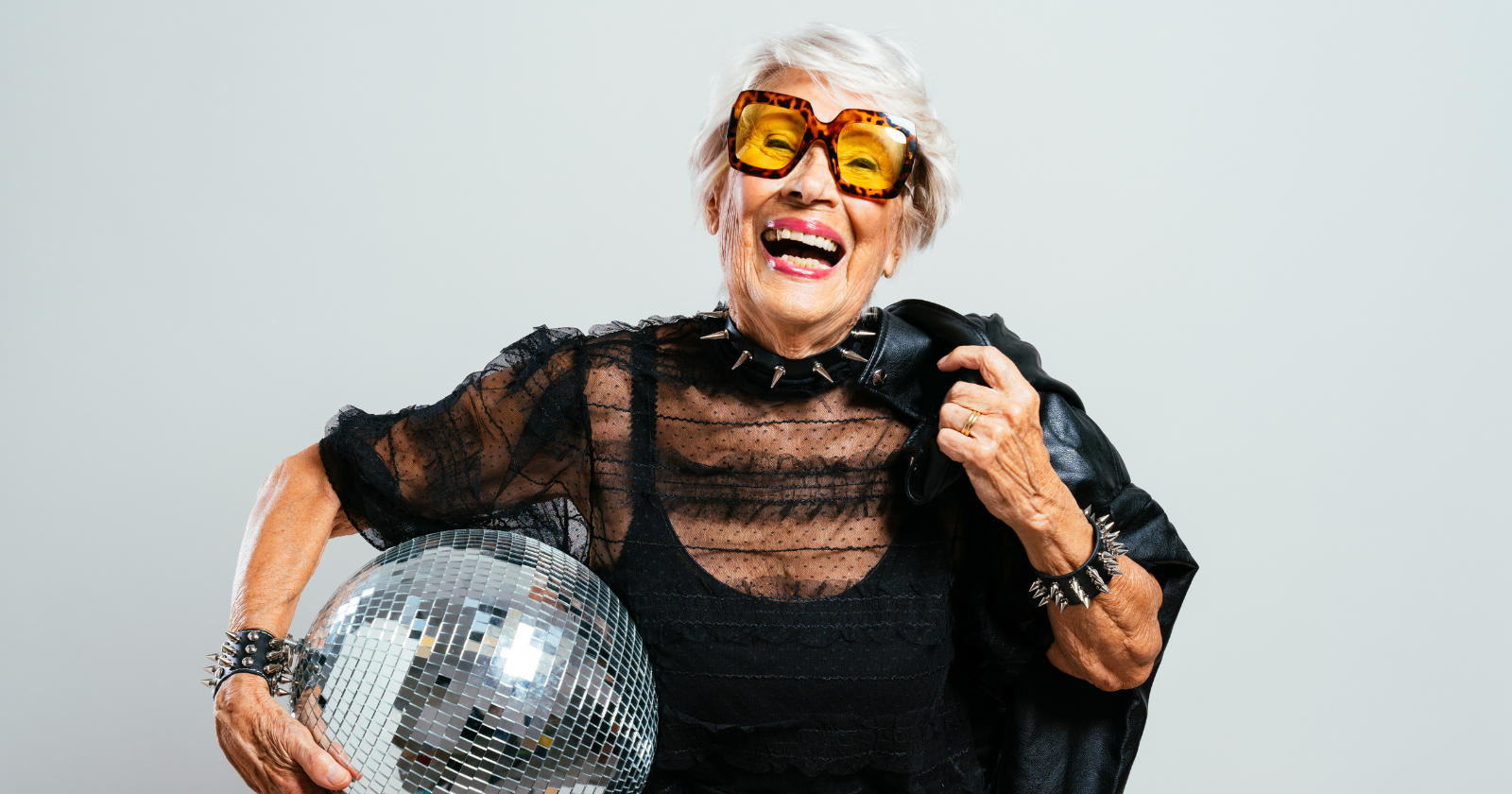 7 wardrobe mistakes that make women over 50 look frumpy instead of ...