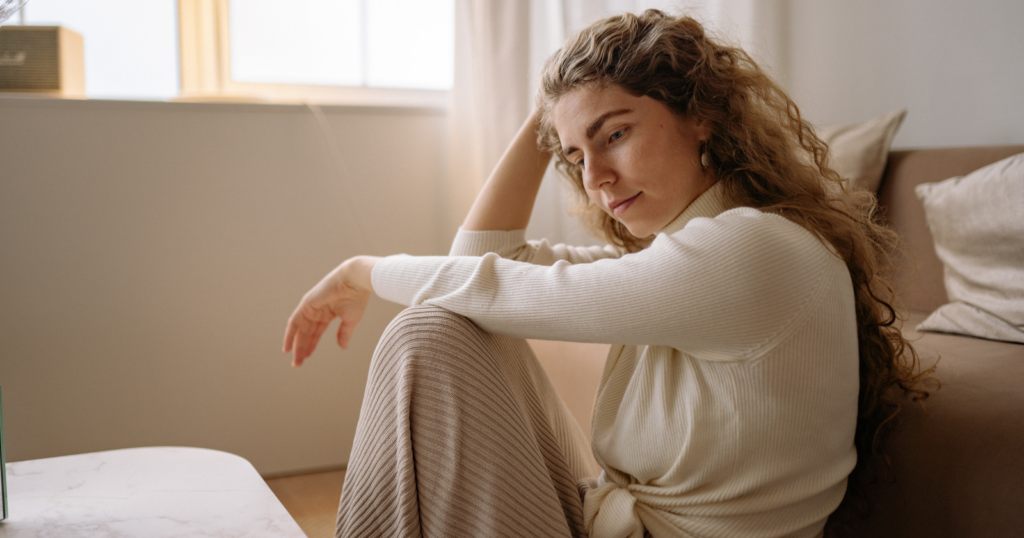 If the voice in your head narrates every mistake but rarely marks a win, psychology says these 7 practices can genuinely rewire that pattern